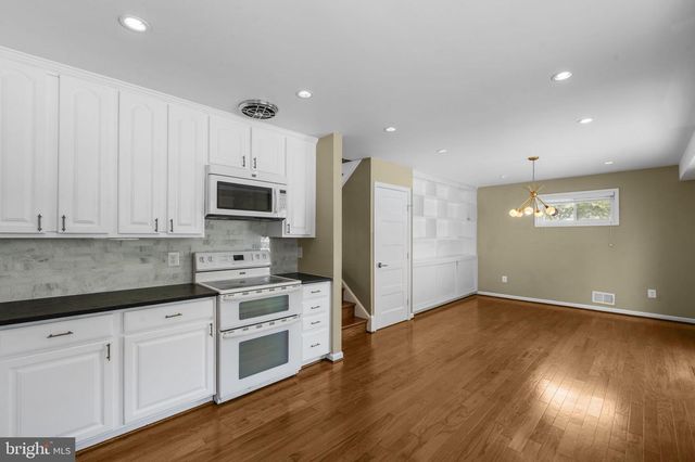 4216 SIDEBURN RD, Fairfax, VA 22030