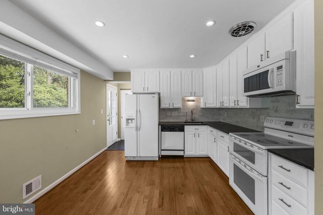 4216 SIDEBURN RD, Fairfax, VA 22030