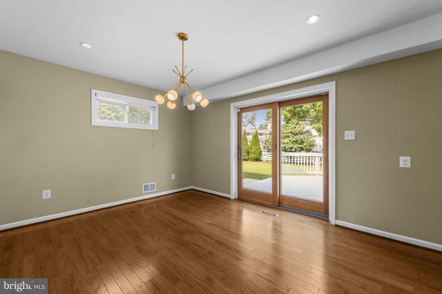 4216 SIDEBURN RD, Fairfax, VA 22030