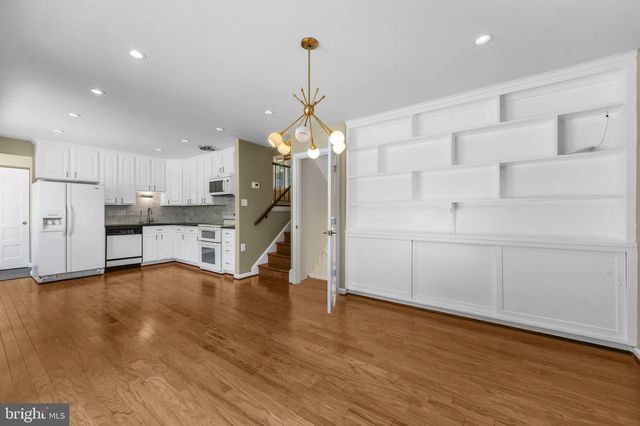 4216 SIDEBURN RD, Fairfax, VA 22030