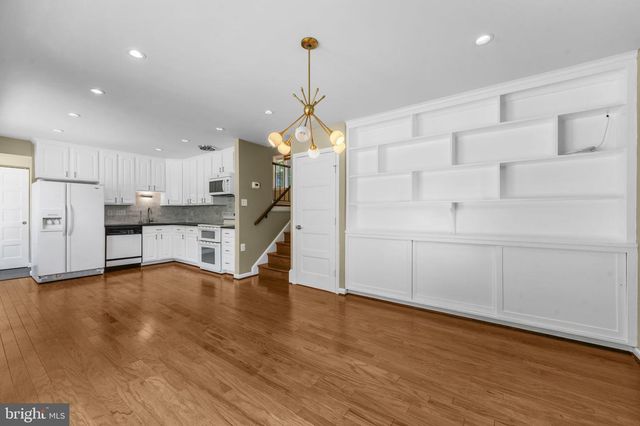 4216 SIDEBURN RD, Fairfax, VA 22030