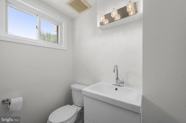 4216 SIDEBURN RD, Fairfax, VA 22030