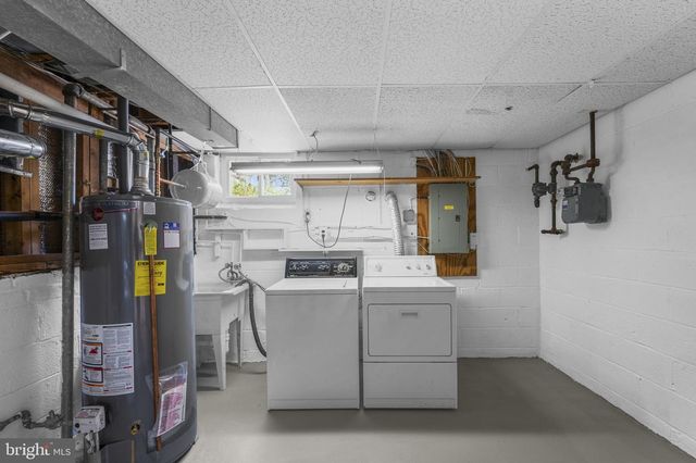 4216 SIDEBURN RD, Fairfax, VA 22030