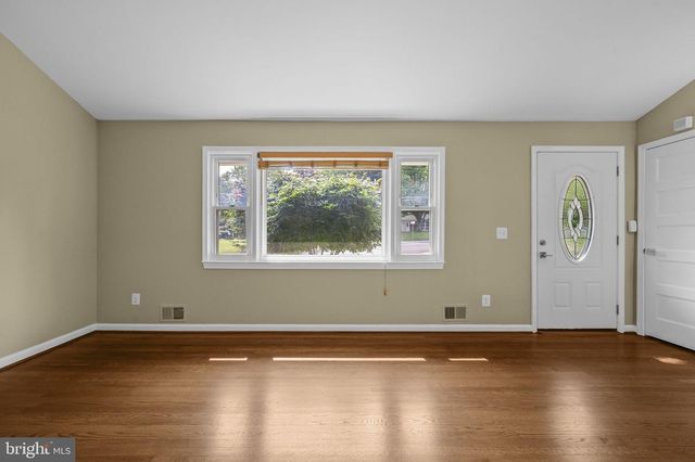 4216 SIDEBURN RD, Fairfax, VA 22030