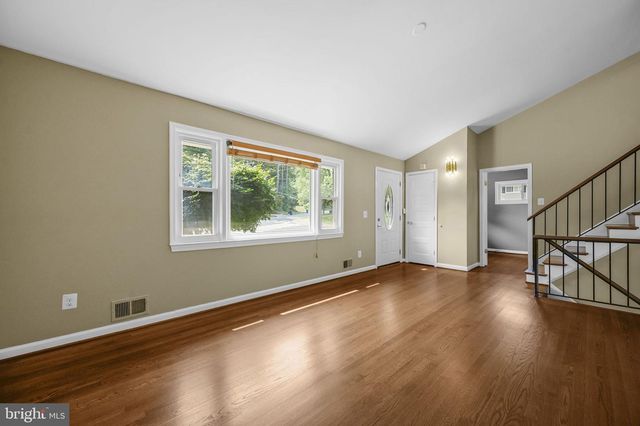 4216 SIDEBURN RD, Fairfax, VA 22030