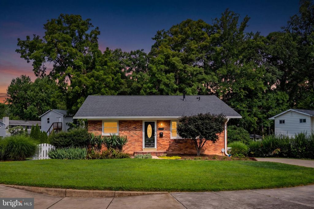 4216 SIDEBURN RD, Fairfax, VA 22030