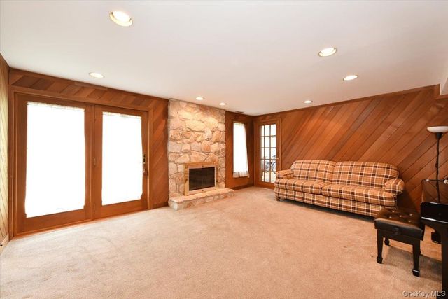 10 Orange Drive, Jericho, NY 11753