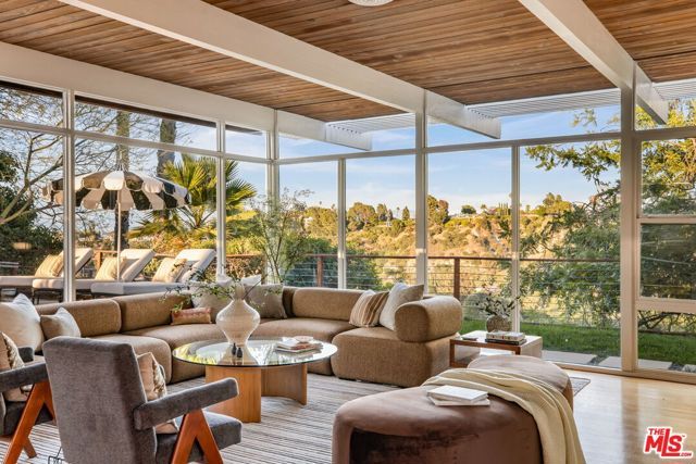 3534 Scadlock Lane, Sherman Oaks, CA 91403