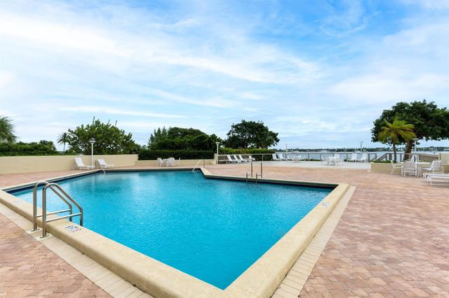 5600 N Flagler Drive 1207, West Palm Beach, FL 33407