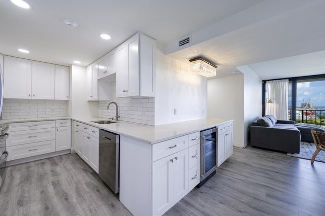 5600 N Flagler Drive 1207, West Palm Beach, FL 33407