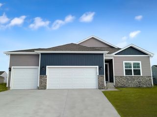 10254 NW 68th Avenue, Johnston, IA 50131
