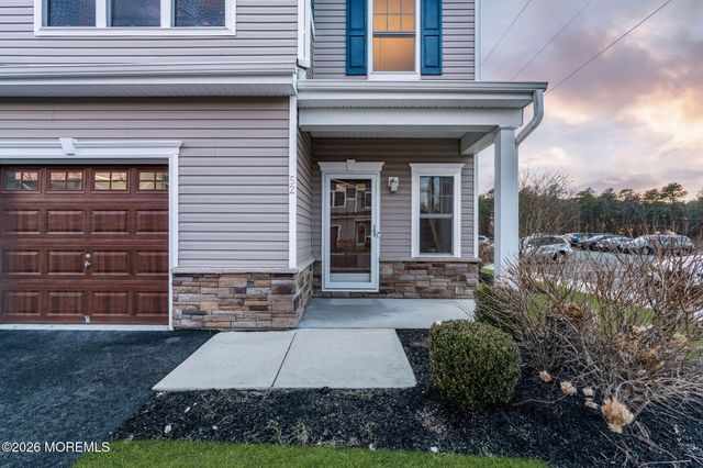52 Rockingham Way 1, Manchester, NJ 08759
