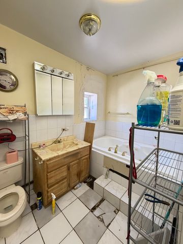 7610 S Honore Street, Chicago, IL 60620