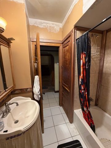 7610 S Honore Street, Chicago, IL 60620