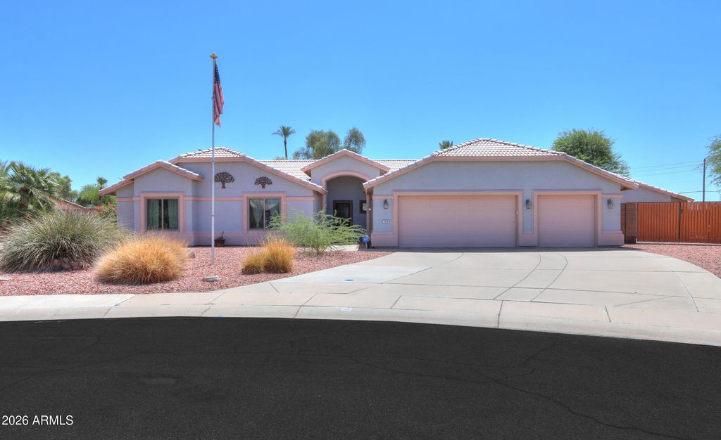 216 E PEBBLE Court, Casa Grande, AZ 85122 — exterior