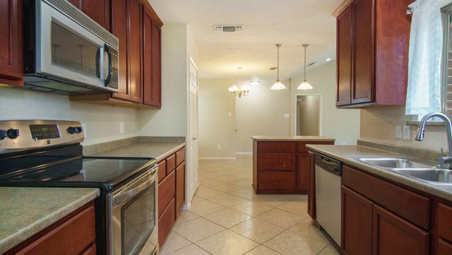 7600 Silveridge Drive, Fort Worth, TX 76133