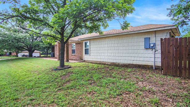 7600 Silveridge Drive, Fort Worth, TX 76133