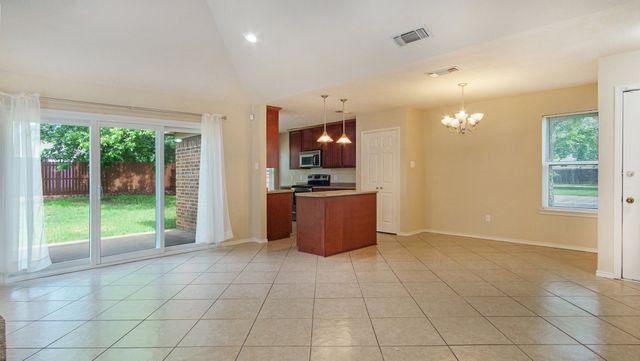 7600 Silveridge Drive, Fort Worth, TX 76133