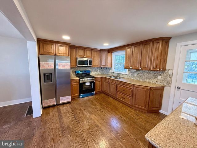 3006 DIXON AVE, Bristol, PA 19007