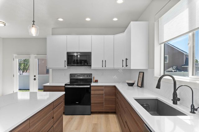 708 N DEVONSHIRE DR, Saratoga Springs, UT 84045