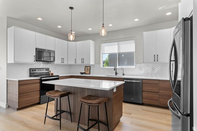 708 N DEVONSHIRE DR, Saratoga Springs, UT 84045
