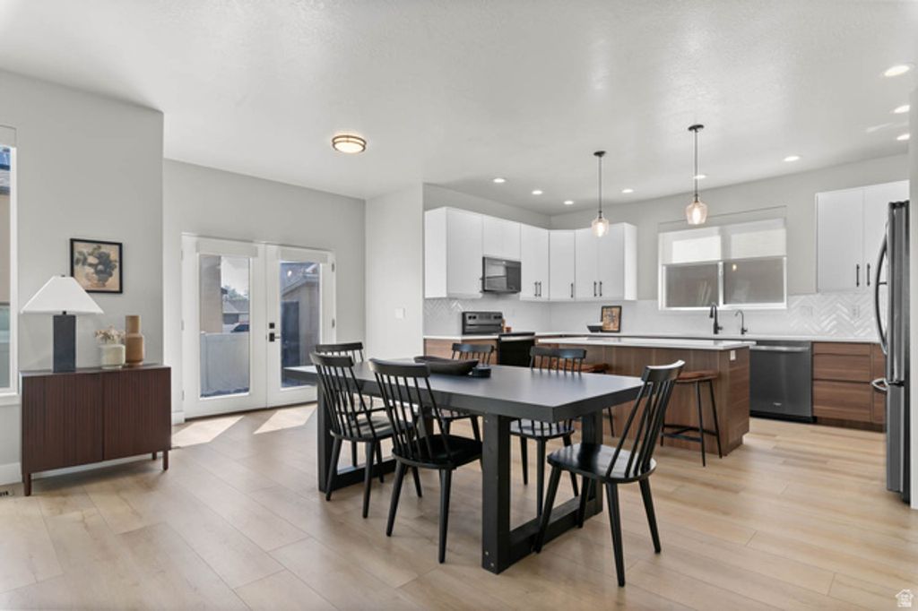Image 8 of property listing at 708 N DEVONSHIRE DR, Saratoga Springs, UT 84045