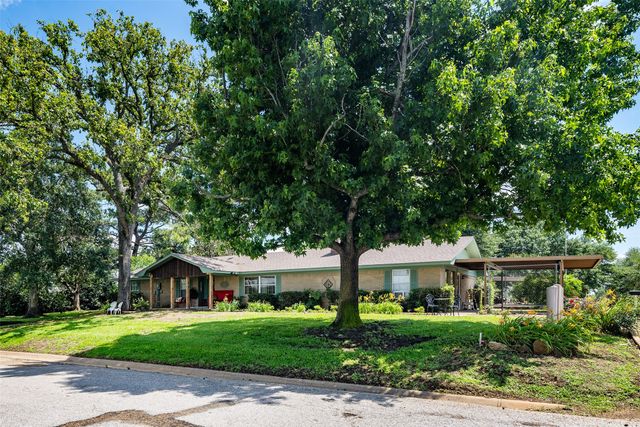 201 Colonial Circle, Athens, TX 75751