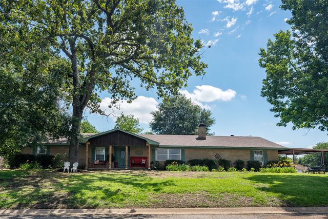 201 Colonial Circle, Athens, TX 75751