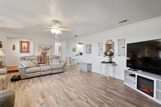 201 Colonial Circle, Athens, TX 75751