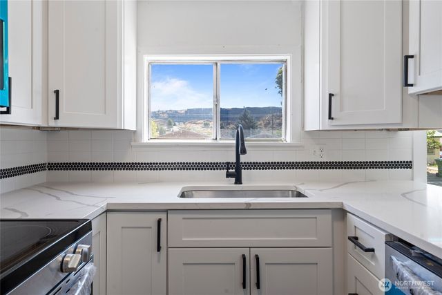 213 W Kelso Avenue, Electric City, WA 99123