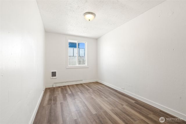 213 W Kelso Avenue, Electric City, WA 99123