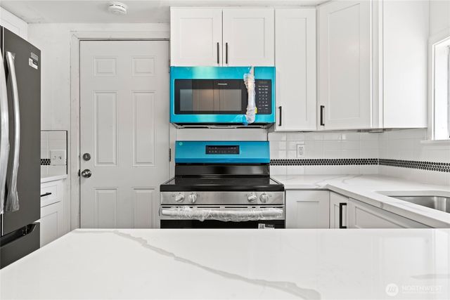 213 W Kelso Avenue, Electric City, WA 99123