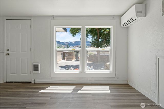 213 W Kelso Avenue, Electric City, WA 99123