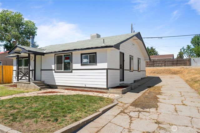 213 W Kelso Avenue, Electric City, WA 99123