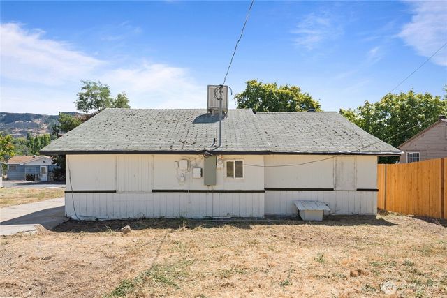 213 W Kelso Avenue, Electric City, WA 99123