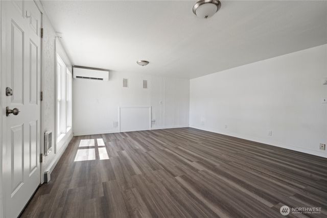 213 W Kelso Avenue, Electric City, WA 99123