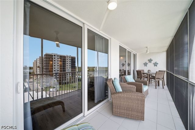 5 Bluebill AVE 808, Naples, FL 34108