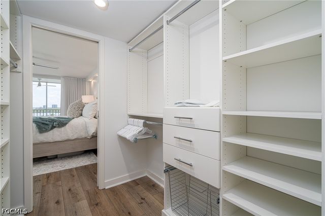 5 Bluebill AVE 808, Naples, FL 34108