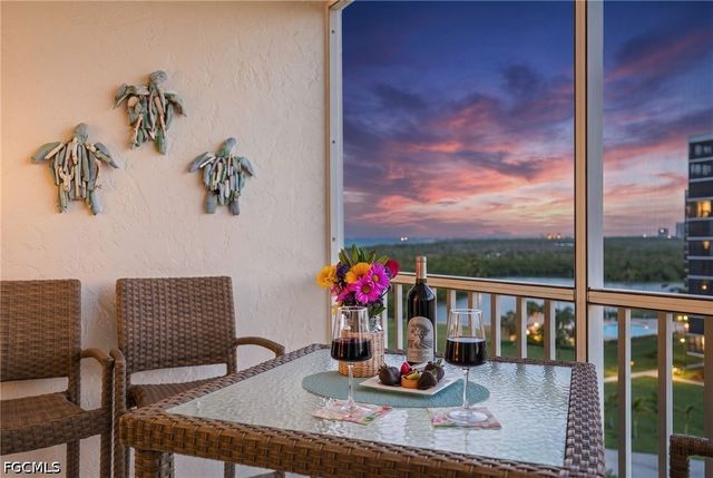 5 Bluebill AVE 808, Naples, FL 34108