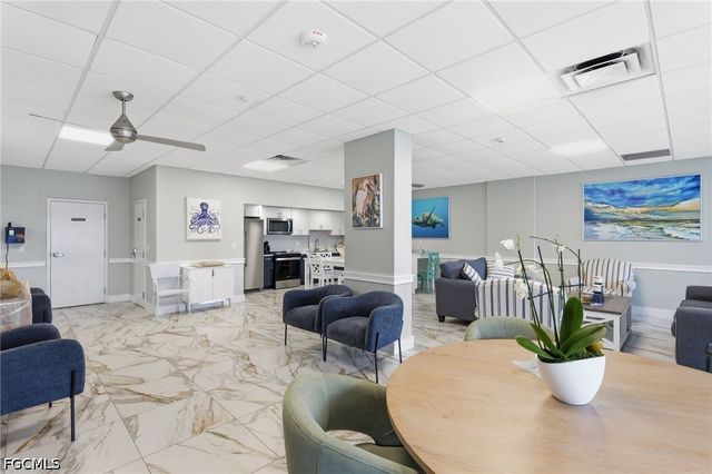 5 Bluebill AVE 808, Naples, FL 34108