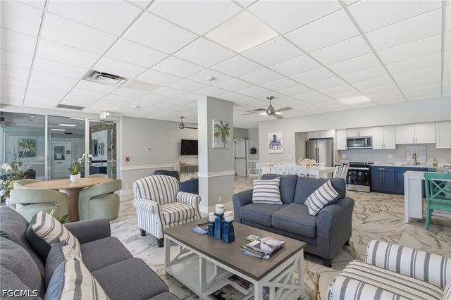 5 Bluebill AVE 808, Naples, FL 34108