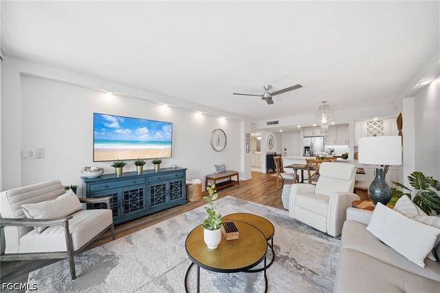 5 Bluebill AVE 808, Naples, FL 34108