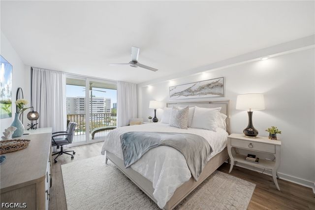 5 Bluebill AVE 808, Naples, FL 34108