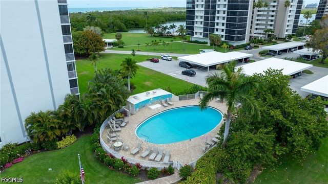 5 Bluebill AVE 808, Naples, FL 34108