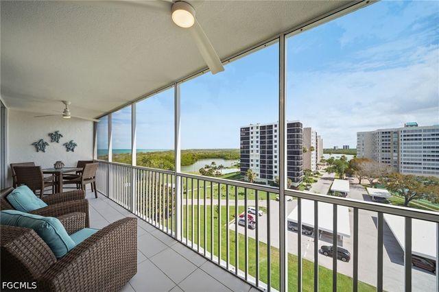 5 Bluebill AVE 808, Naples, FL 34108