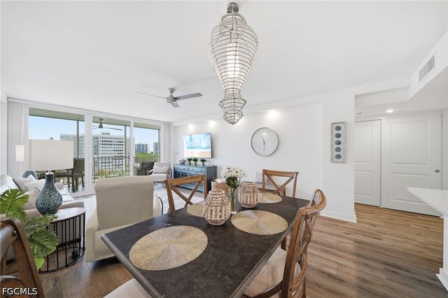 5 Bluebill AVE 808, Naples, FL 34108