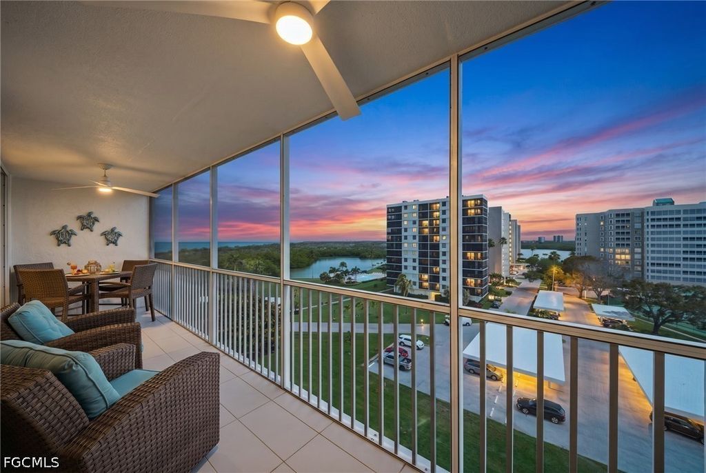 5 Bluebill AVE 808, Naples, FL 34108