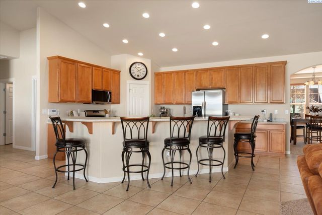 10415 Pine St, Pasco, WA 99301