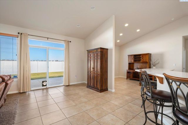 10415 Pine St, Pasco, WA 99301