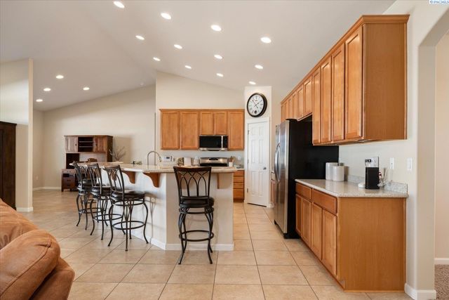 10415 Pine St, Pasco, WA 99301